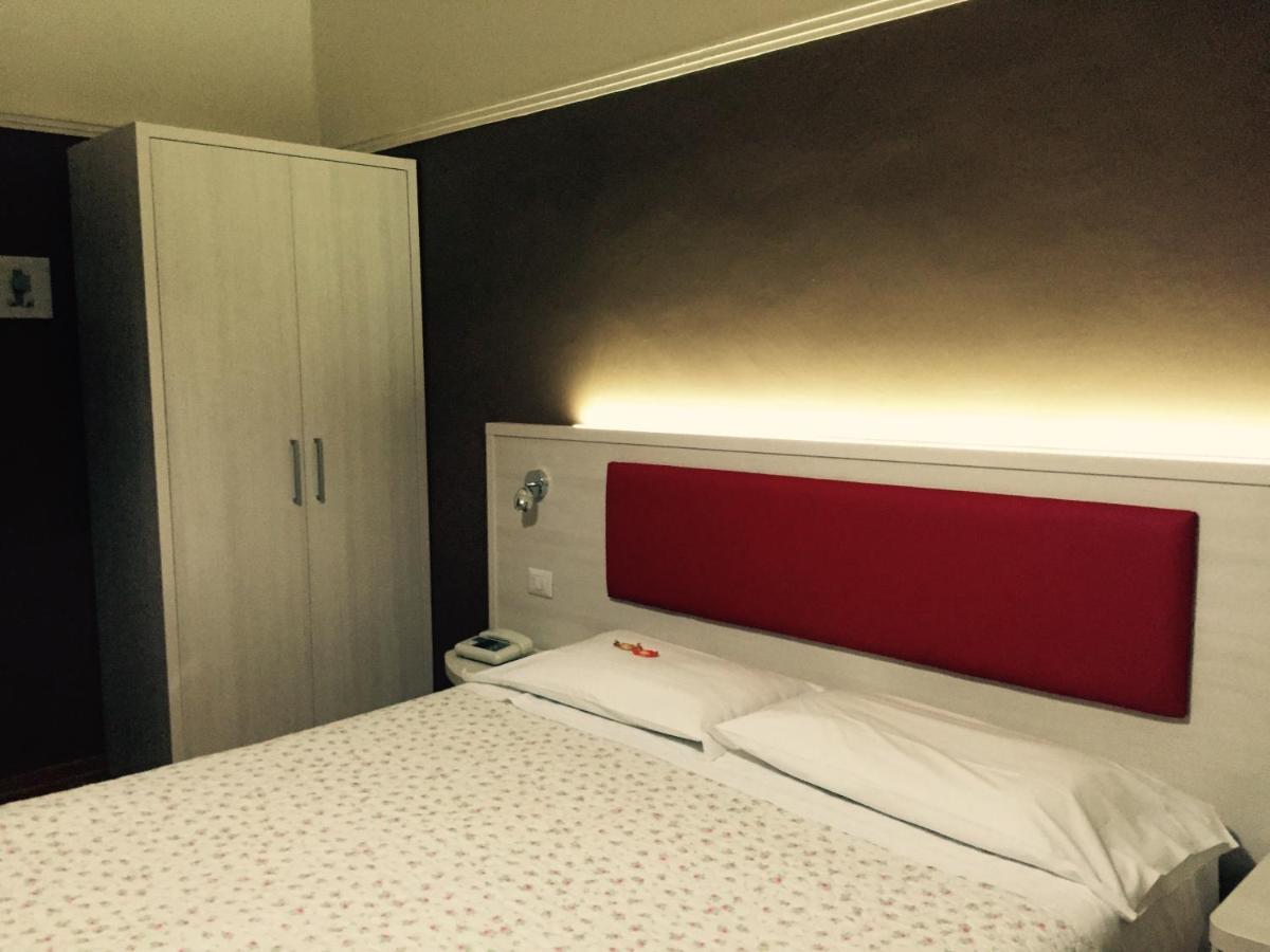 Hotel Biondi Montecatini Terme Oda fotoğraf
