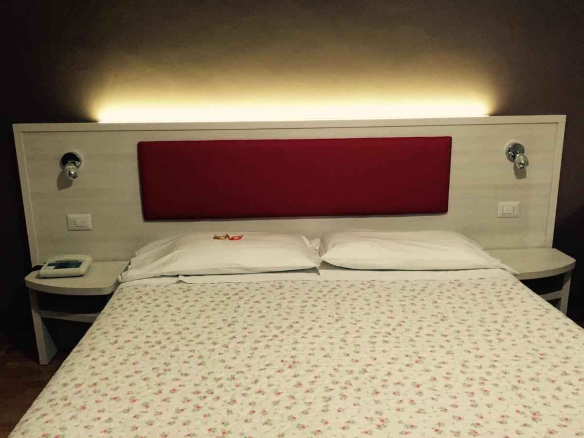 Hotel Biondi Montecatini Terme Oda fotoğraf