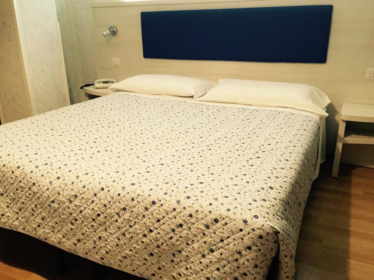 Hotel Biondi Montecatini Terme Oda fotoğraf